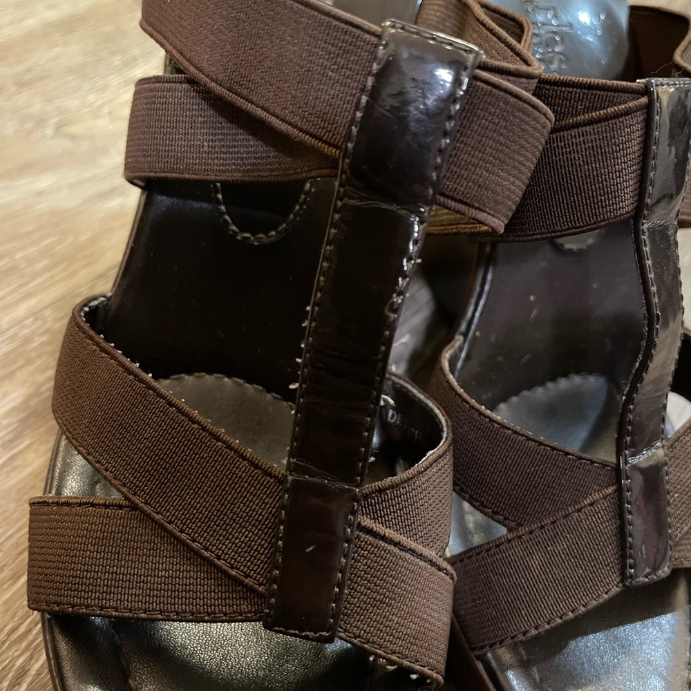 CHARLES BY CHARLES DAVID Brown Mules/Wedges with Elastic Straps - Size 7 - Picture 6 of 6